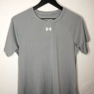 Under Armour heat gear loose fit t shirt size M